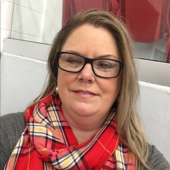 Meet your Posher, Amy - Picture 1 of 1